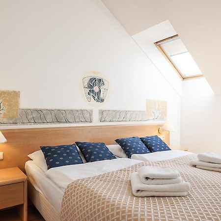 Hotel Tivoli Прага Екстериор снимка