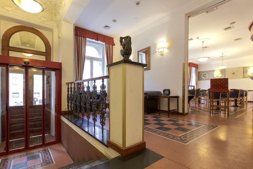 Hotel Tivoli Прага Екстериор снимка