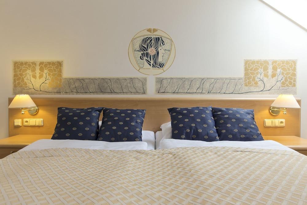 Hotel Tivoli Прага Екстериор снимка