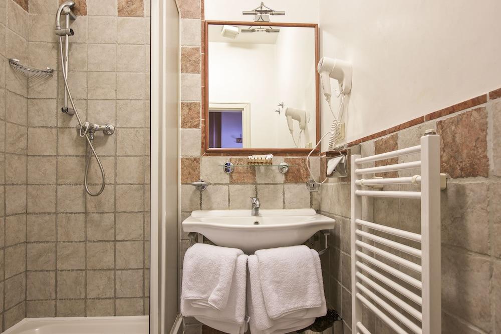 Hotel Tivoli Прага Екстериор снимка