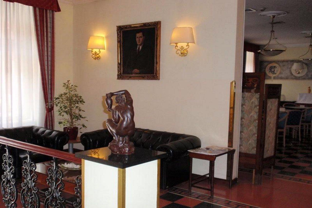 Hotel Tivoli Прага Екстериор снимка