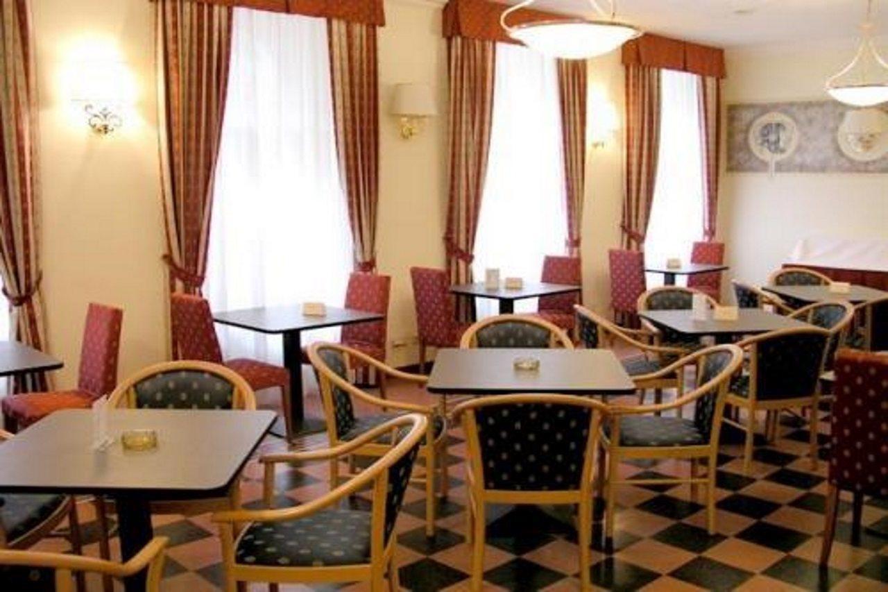 Hotel Tivoli Прага Екстериор снимка