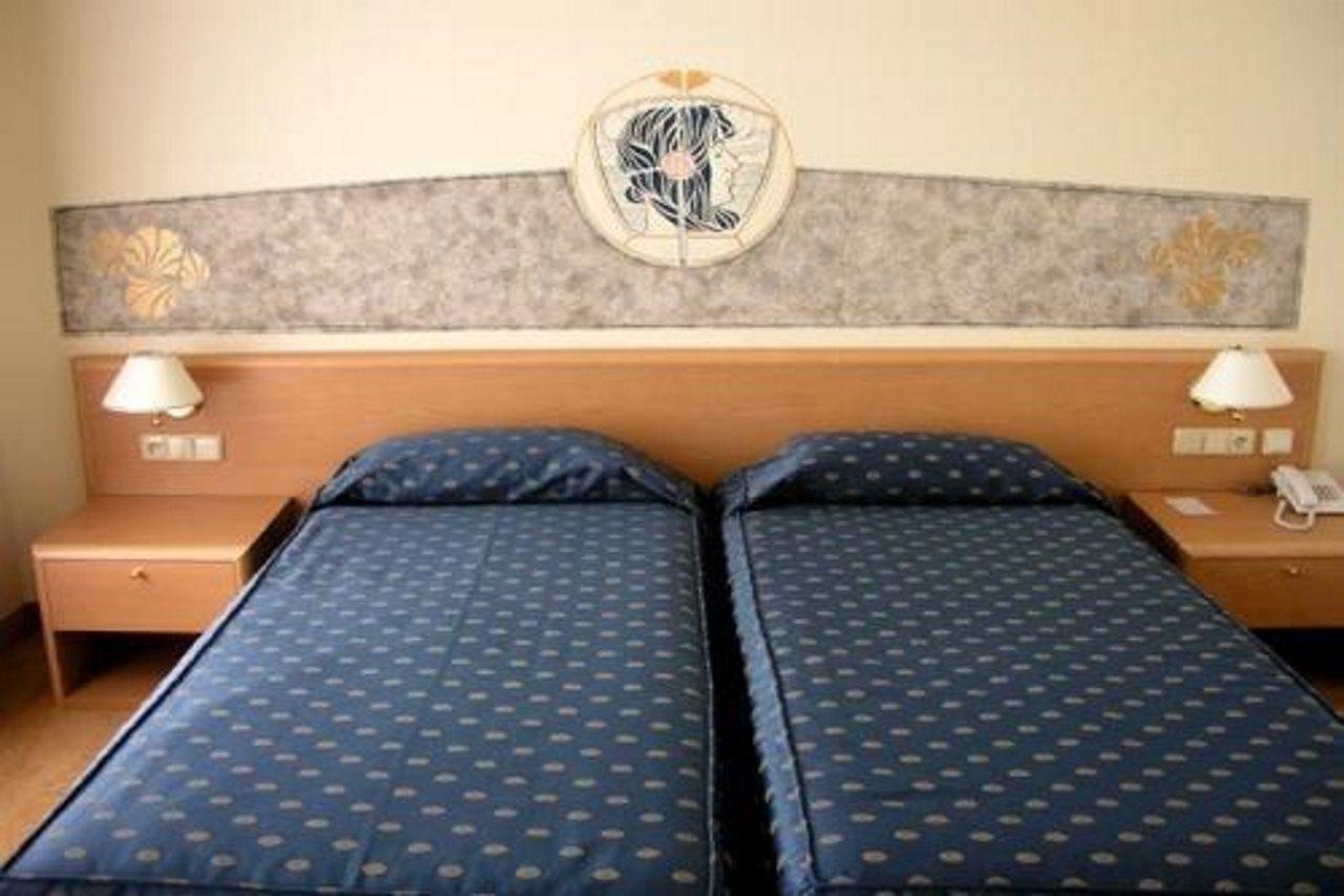 Hotel Tivoli Прага Екстериор снимка