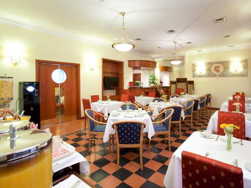 Hotel Tivoli Прага Екстериор снимка