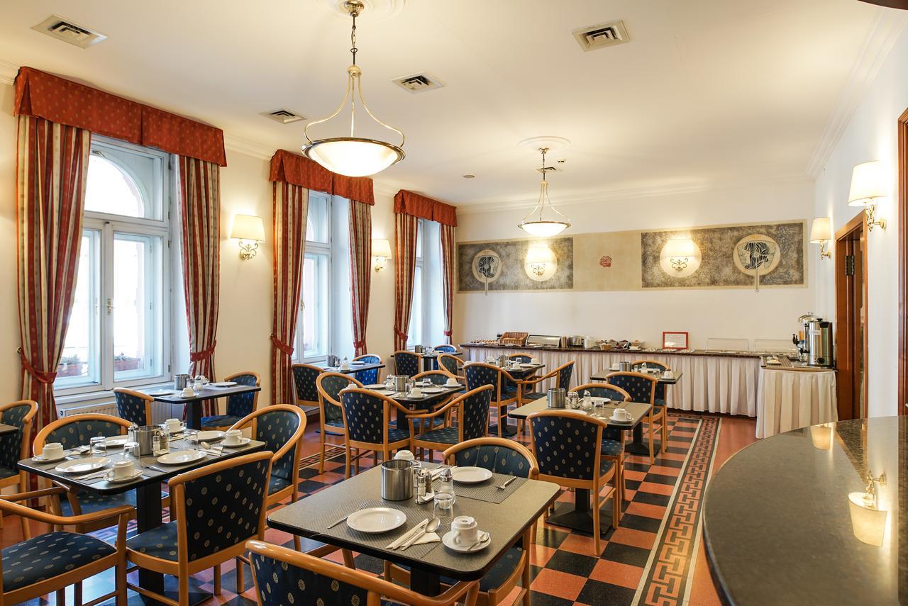 Hotel Tivoli Прага Екстериор снимка