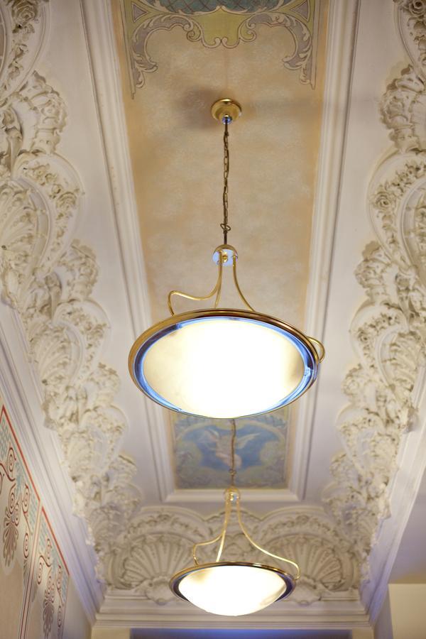 Hotel Tivoli Прага Екстериор снимка