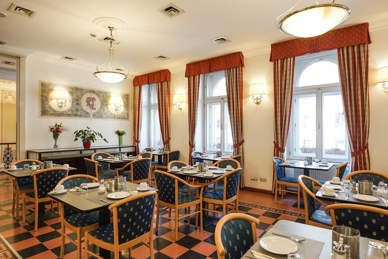 Hotel Tivoli Прага Екстериор снимка