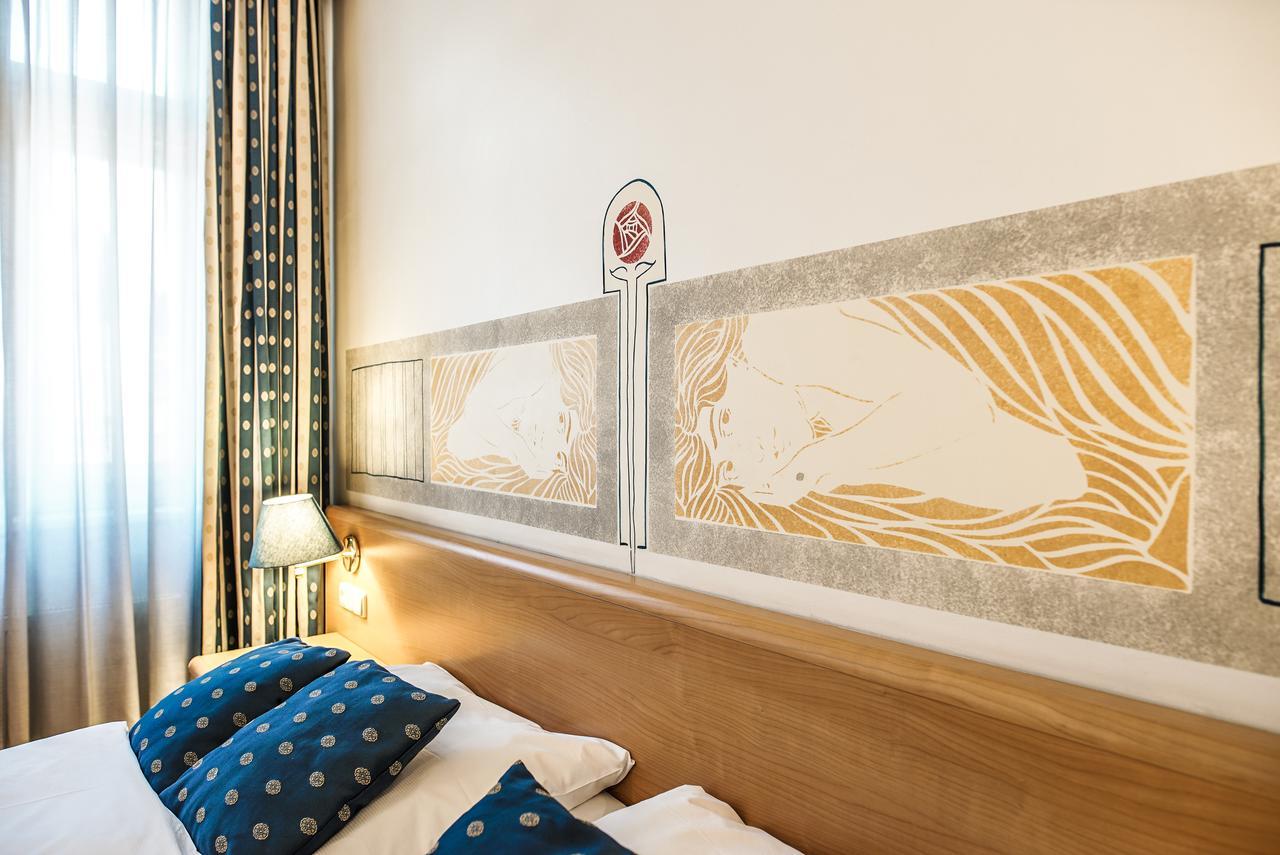 Hotel Tivoli Прага Екстериор снимка