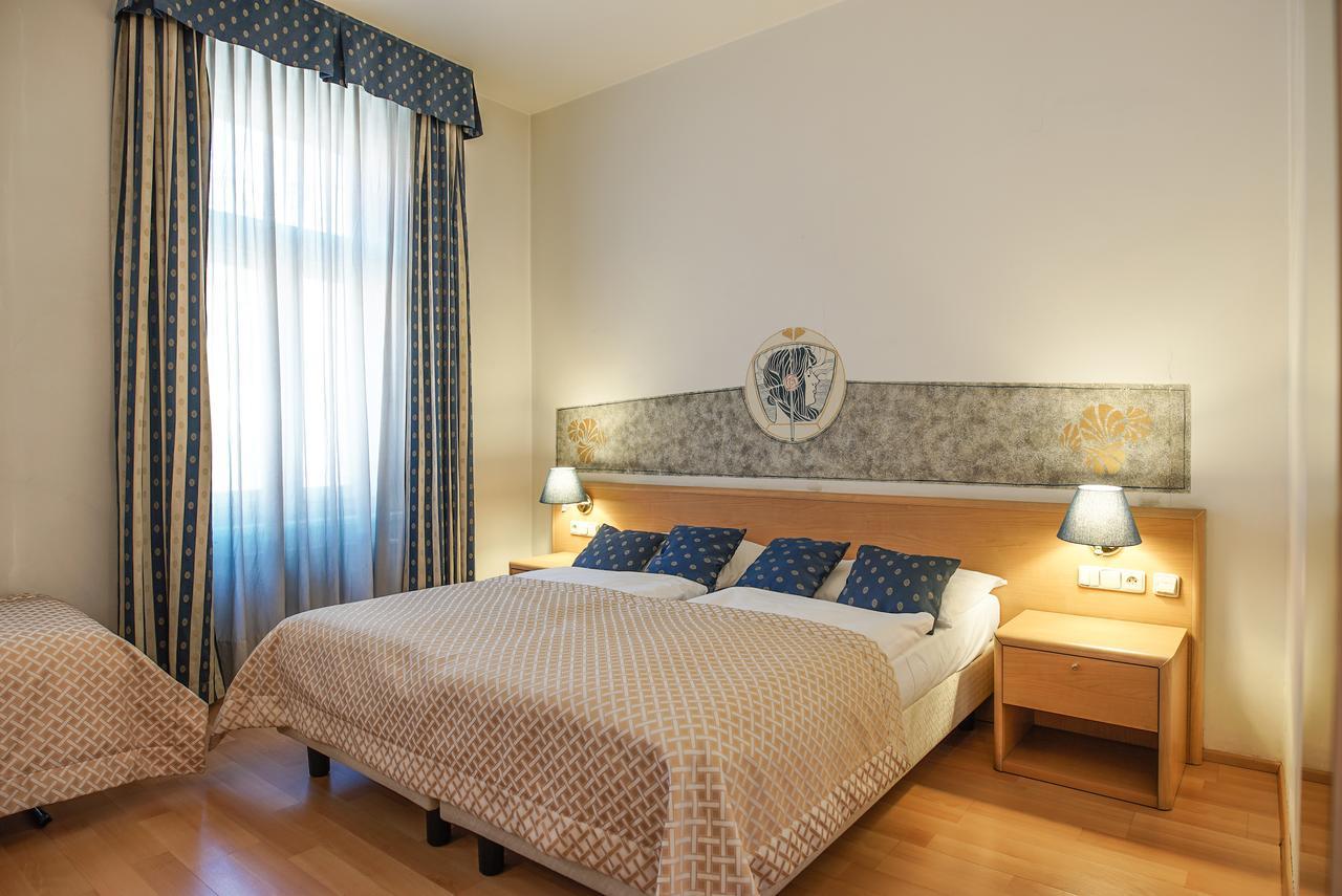 Hotel Tivoli Прага Екстериор снимка
