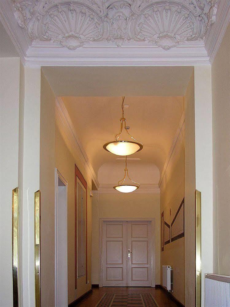 Hotel Tivoli Прага Екстериор снимка